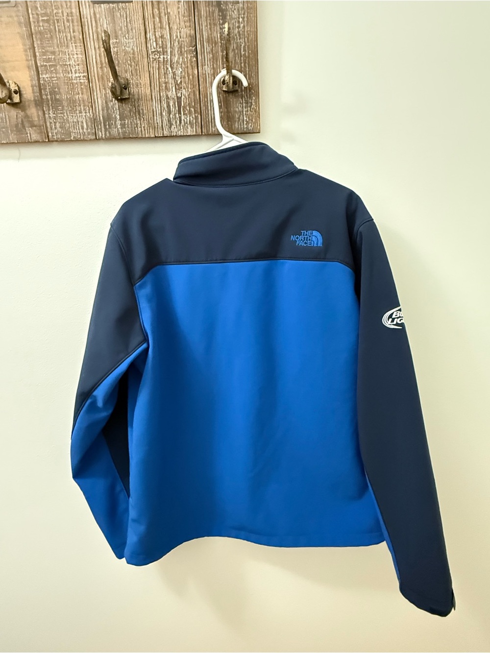 The North Face Men’s Two-Tone Blue Softshell Jacket Bud light men’s large - Picture 9 of 12